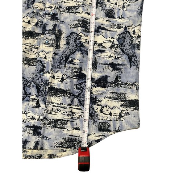 WRANGLER HORSE PRINT BLUE BUTTON DOWN SHIRT SIZE SMALL | U1 - Picture 4 of 6